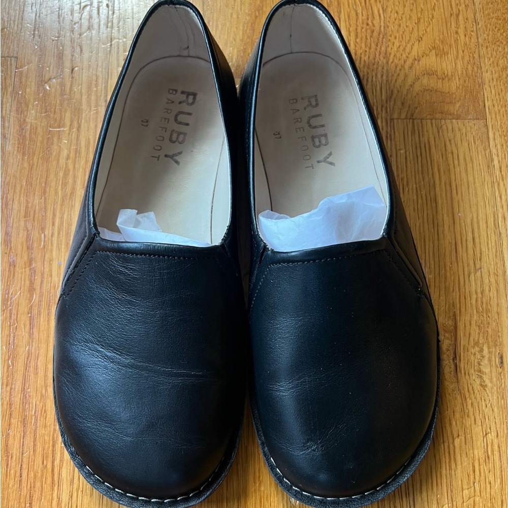 Ruby barefoot shoes sz 37